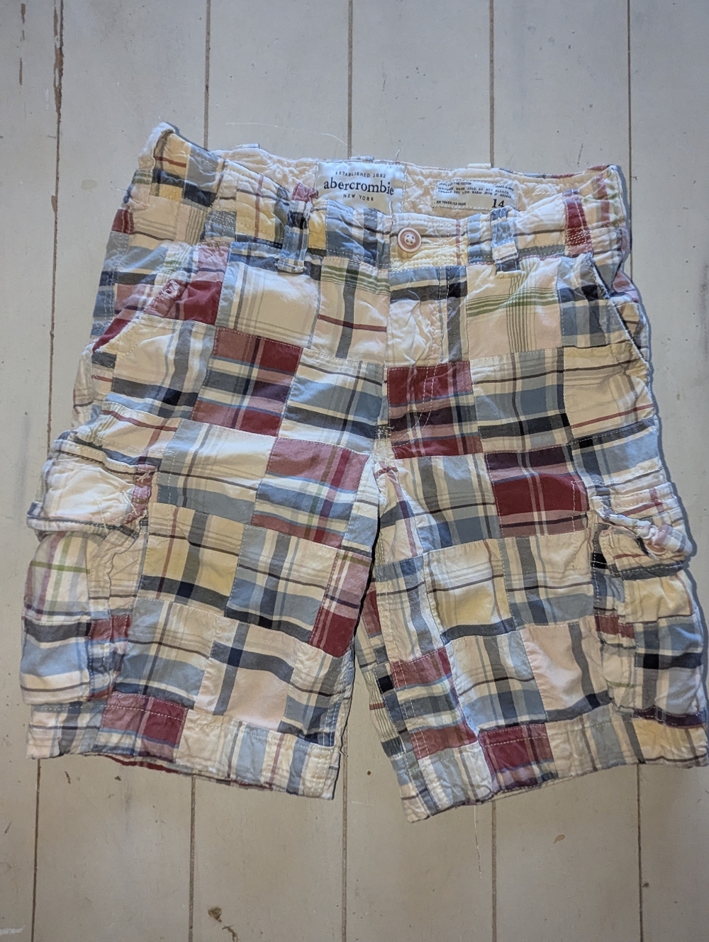 BOYS ABERCROMBIE & FITCH PLAID CARGO SHORTS - SIZE 14
